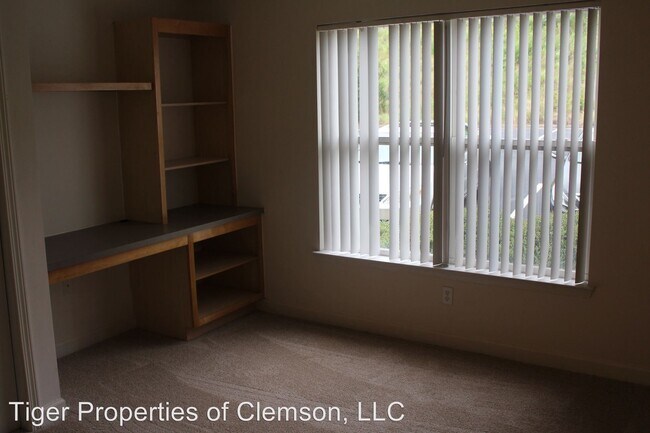 Building Photo - 211 Harts Cove Way