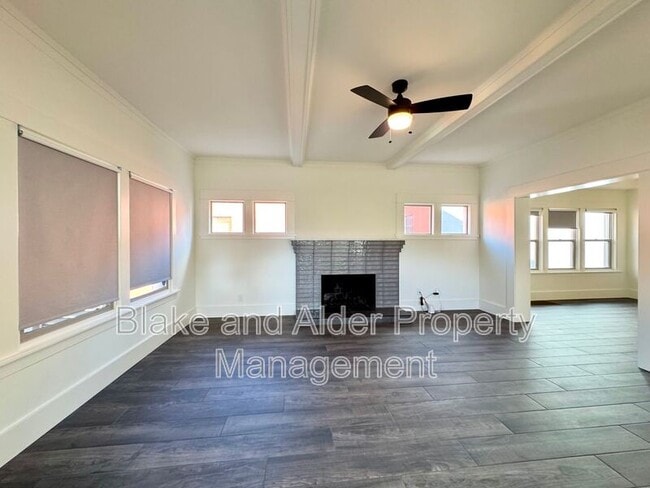 Building Photo - 3556 NE Sandy Blvd