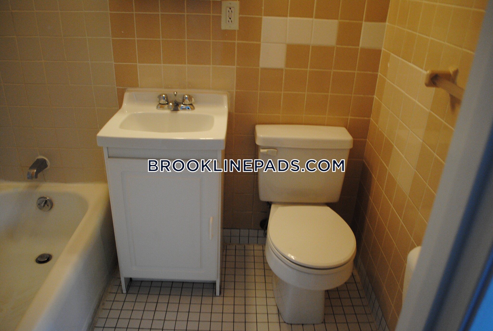 Building Photo - 1223 Beacon St