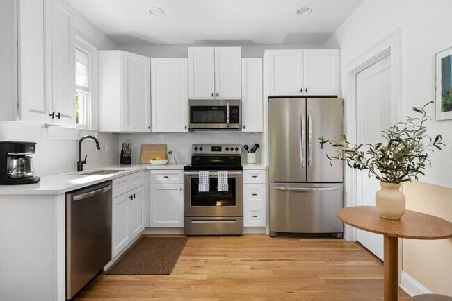 Building Photo - 1054 Euclid Ave NE