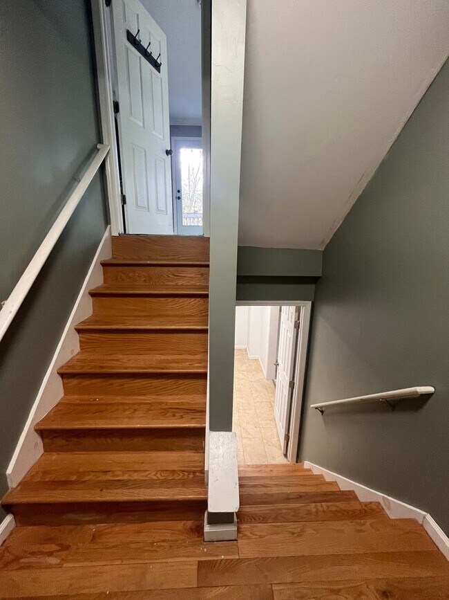 Building Photo - 925 Dogwood Park Dr