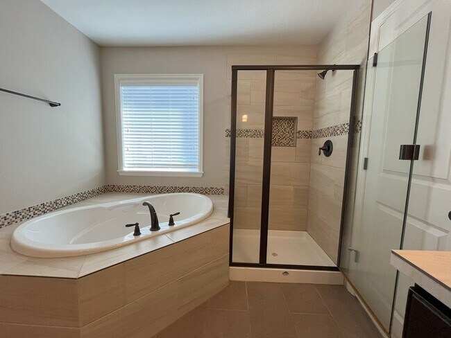 Building Photo - Spacious 4-Bedroom + Bonus Room with Modern Kitchen, Solar Panels & Private Fenced Backyard!