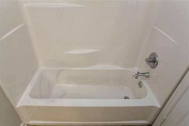 Building Photo - Spacious 3-Bed, 2-Bath in Pleasant Grove