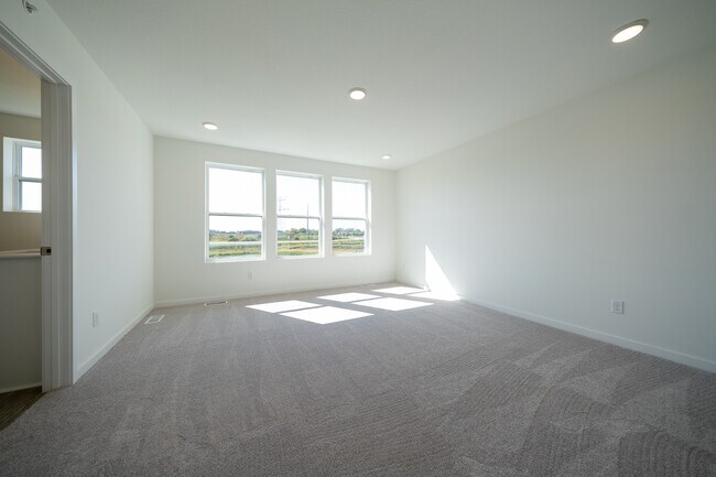 Building Photo - 10429 Ithaca Ln N