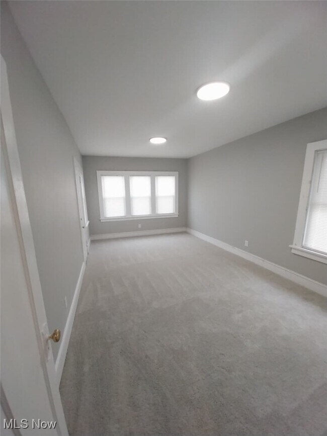 Building Photo - 1635 Hillcrest Rd