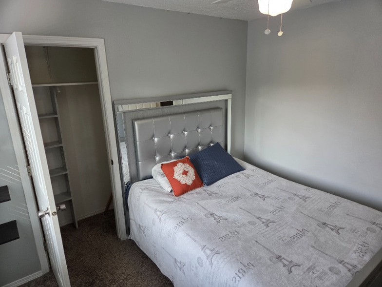 Building Photo - 1609 S Middle Creek Ct