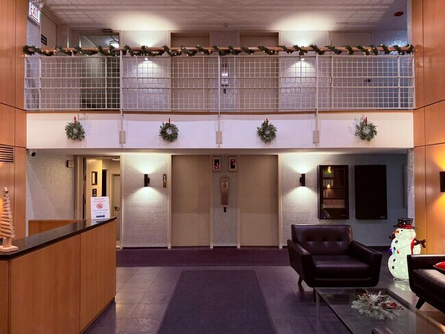 Building Photo - 3033 N Sheridan Rd