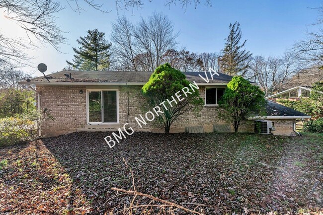 Building Photo - 5207 Gainsborough Dr