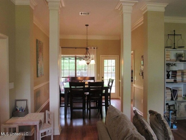 Building Photo - 407 Hemlock Dr