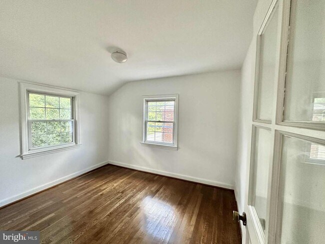 Building Photo - 3722 3rd St S