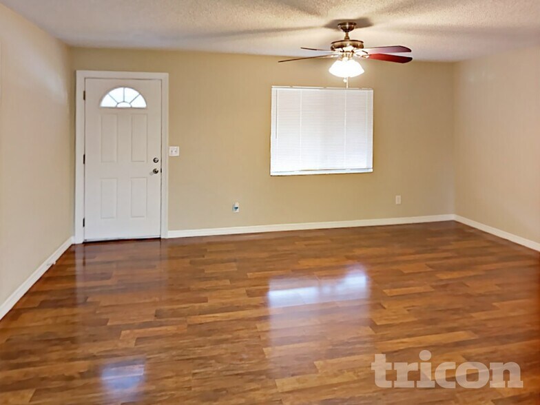 Building Photo - 7812 Tiburon Dr