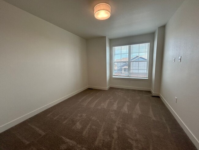 Building Photo - Stylish New Home Surrounded by Greenbelts and Outdoor Recreation