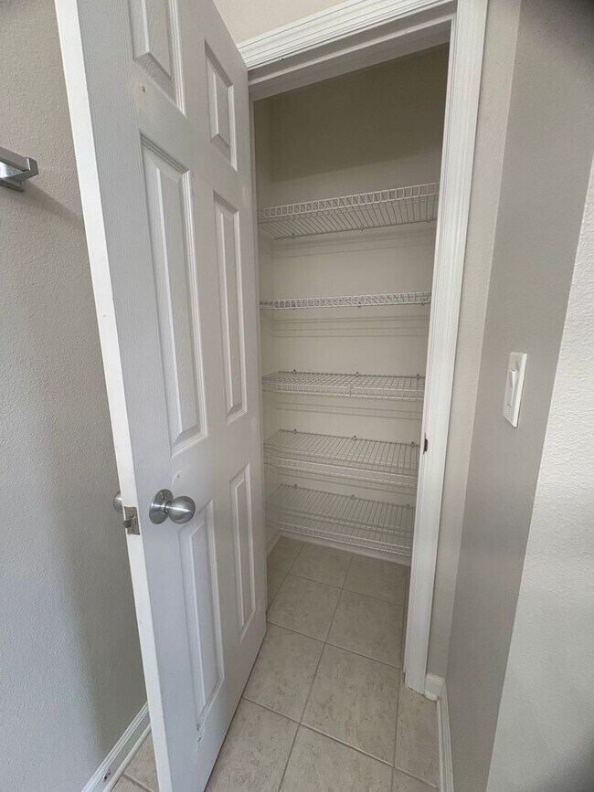 Building Photo - Cambridge at Oakleaf Townhome (3 bedrooms/2.5 baths)