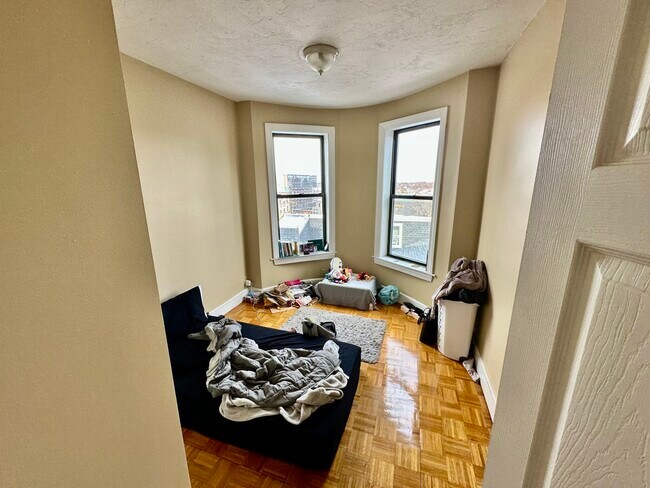 Building Photo - 17 Highgate St