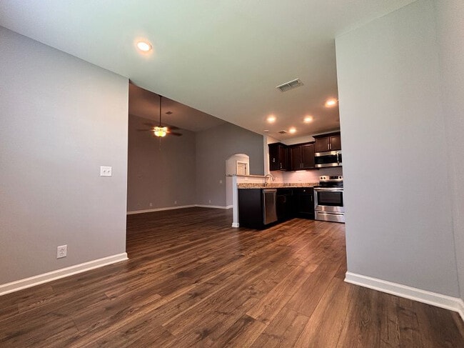 Building Photo - 2431 Hollis Dr