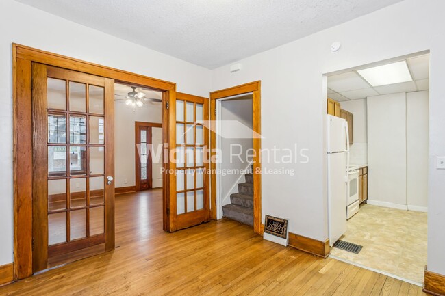 Building Photo - 2 bedroom duplex - College Hill