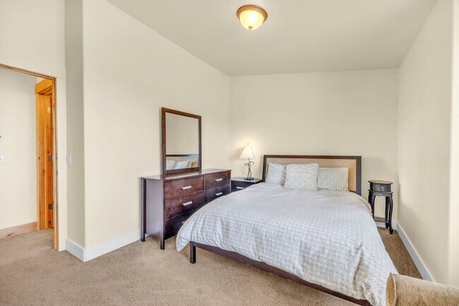 Building Photo - Furnished Bear Hollow Townhome