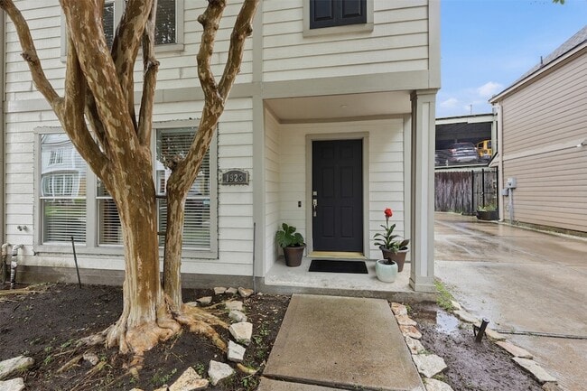 Building Photo - 1923 Bailey St