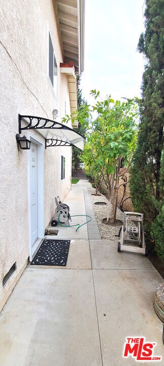 Building Photo - 10000 Hanna Ave