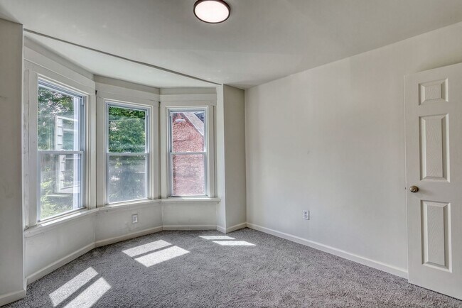 Building Photo - 21 N Summit St