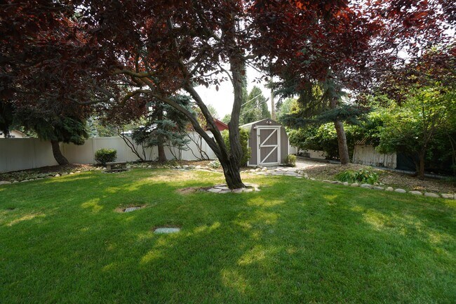 Building Photo - 2721 W Cassia St