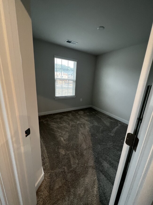 Building Photo - Exceptional 3-Level Corner Unit Townhome w...