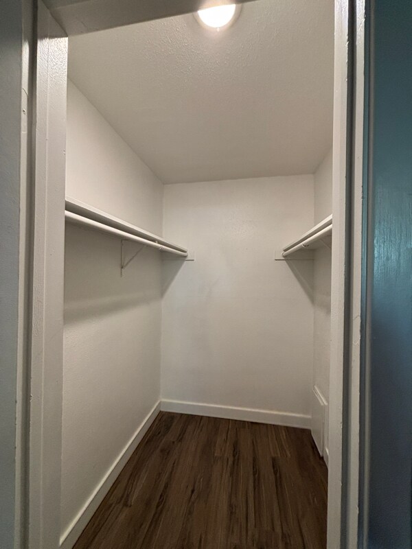 Building Photo - 1400 Clarewood Dr