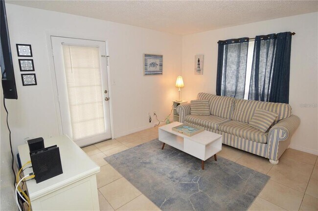 Building Photo - 8625 Mallard Reserve Dr