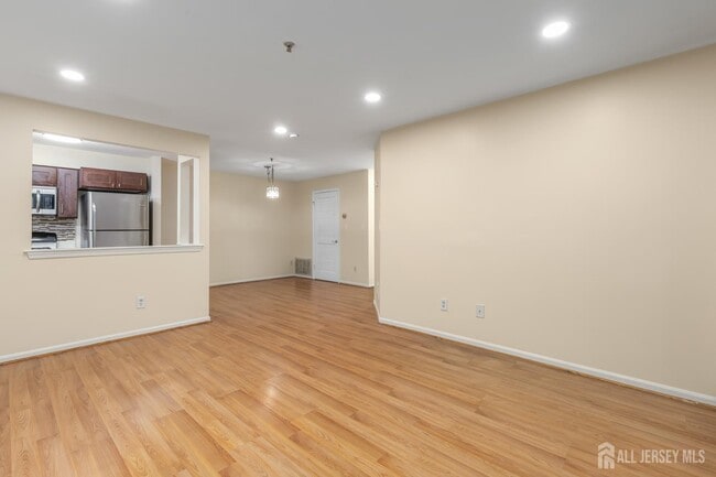 Building Photo - 828 Waterford Dr