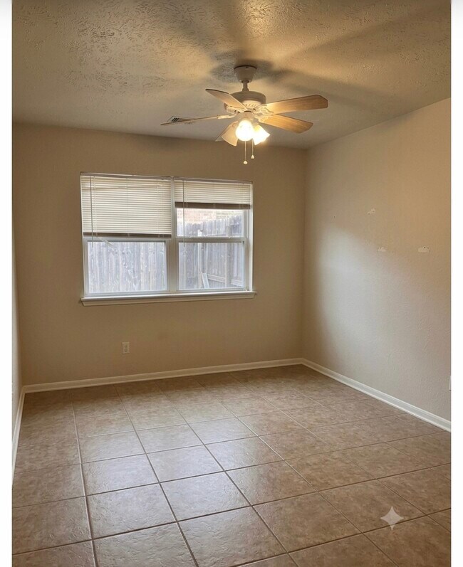 Building Photo - 12413 Wellington Park Dr