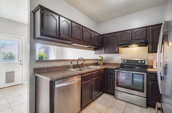 Building Photo - 772 Breeze Way