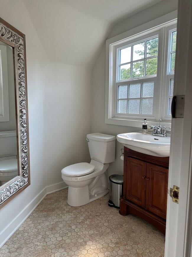 Building Photo - Custom 1 bedroom apartment in downtown Eug...