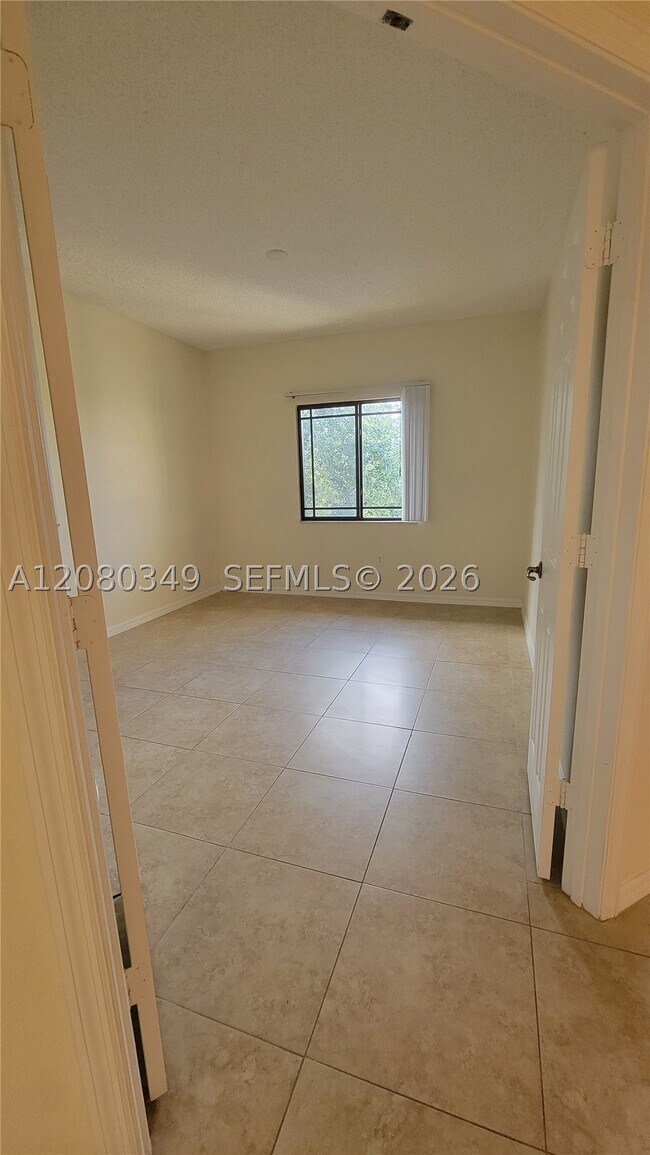 Building Photo - 3018 Alcazar Pl