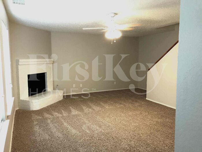 Building Photo - 5704 Creekhollow Dr