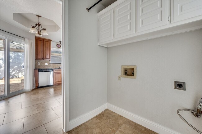 Building Photo - 4028 Rive Ln