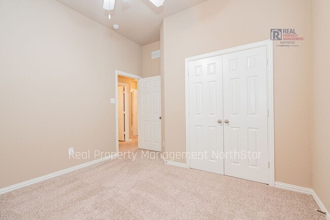 Building Photo - Lake Views, Space & Lifestyle – Ask about our move in specials!