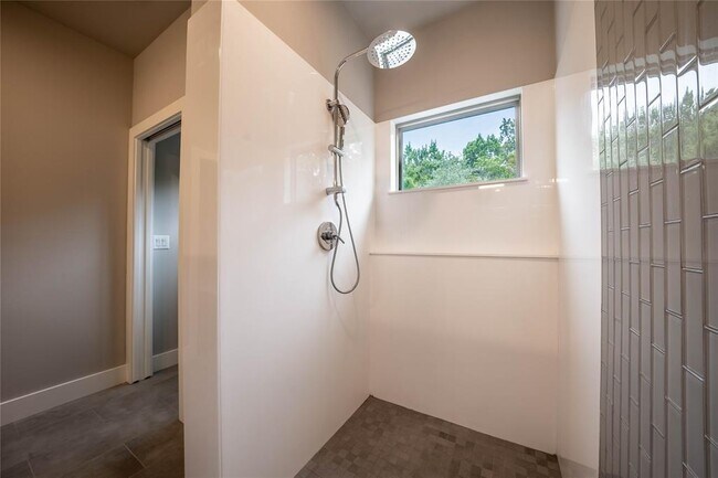 Building Photo - 21802 Surrey Ln
