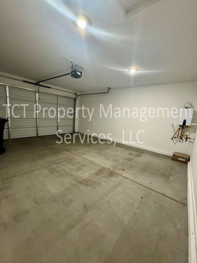 Building Photo - Beautiful like new home in San Tan Groves