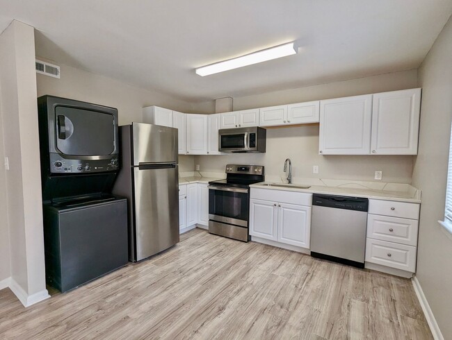 Building Photo - 1707 Rosetta Dr