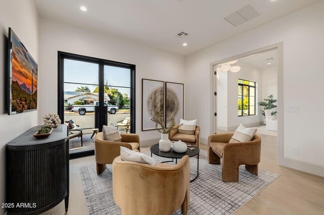 Building Photo - 3301 E Elm St