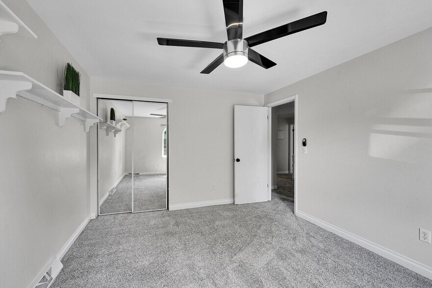 Building Photo - 7303 E Mercer Pl