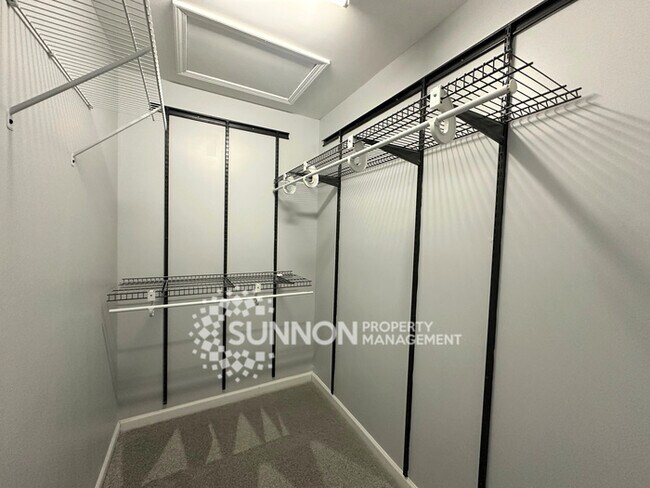 Building Photo - Updated 2 Bedroom Ballantyne Townhome