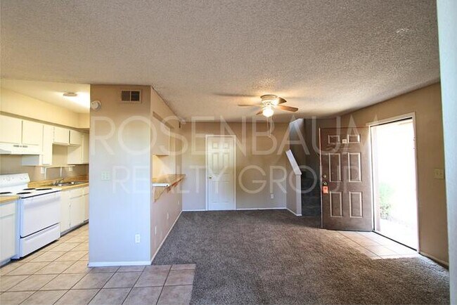 Building Photo - Beautiful & spacious 2-bedrooms, 1.5-baths...