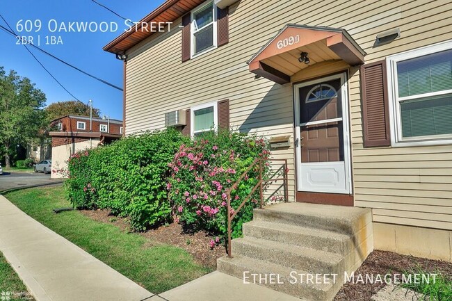 Building Photo - 609 Oakwood St