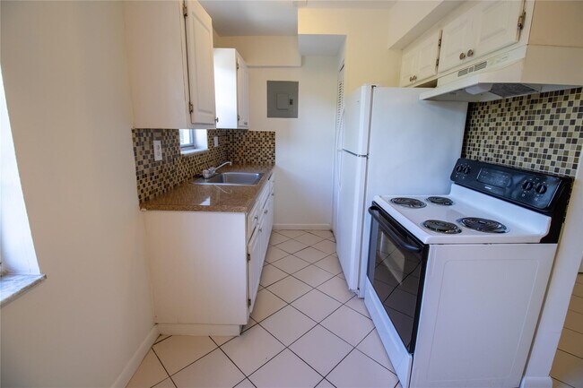 Building Photo - 1505 SW 2nd St