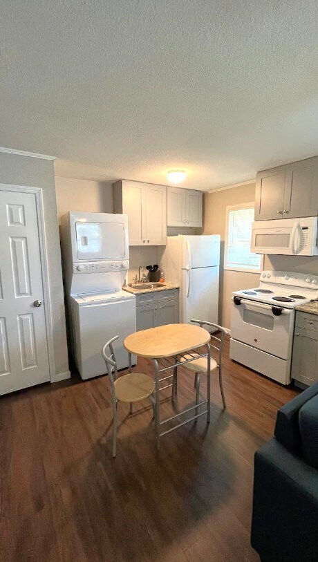 Building Photo - 1123 S Victory St