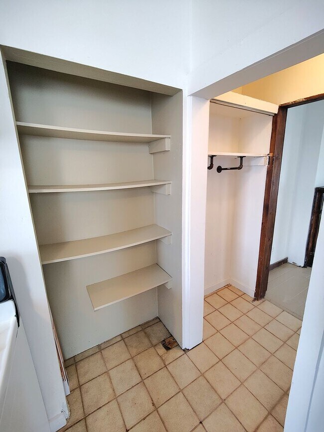 Building Photo - *Spacious 2BD/1BA Single-Family Home Available in Oakland*