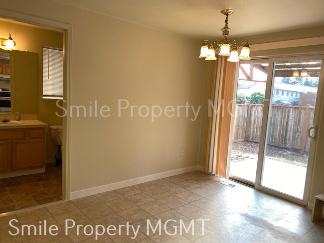 Building Photo - 2523 SE 105th Ave