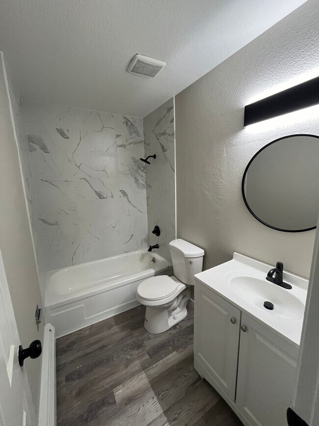 Building Photo - 4502 Picturesque Cir