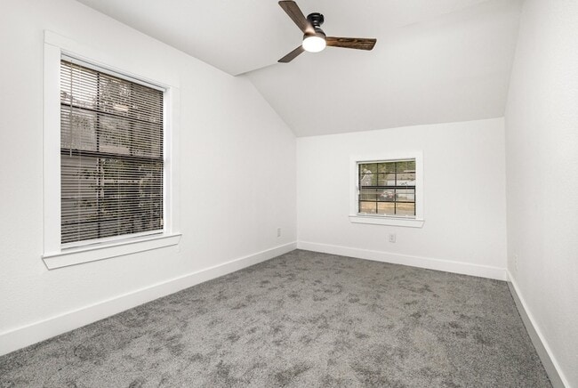 Building Photo - 1527 Columbia Ave